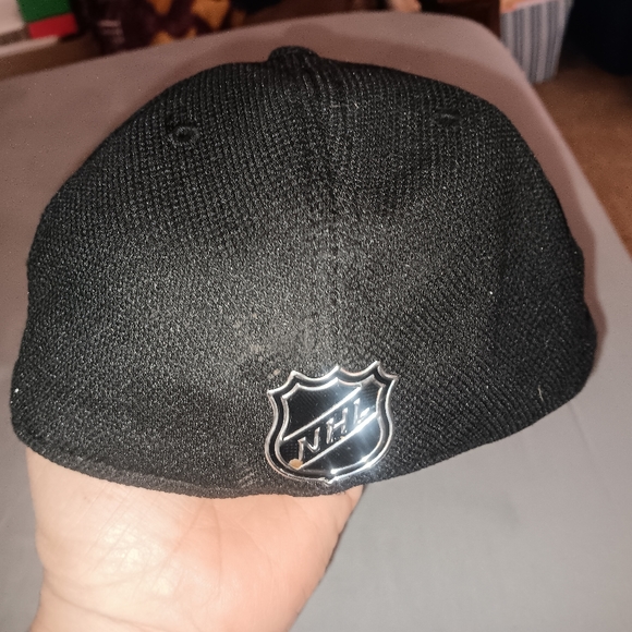 Men's baseball hat,  Adidas Chicago Blackhawks design - Picture 3 of 4